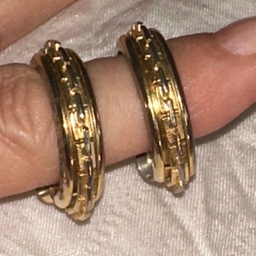 Vintage Gold Tone Hoop Clip on Earrings